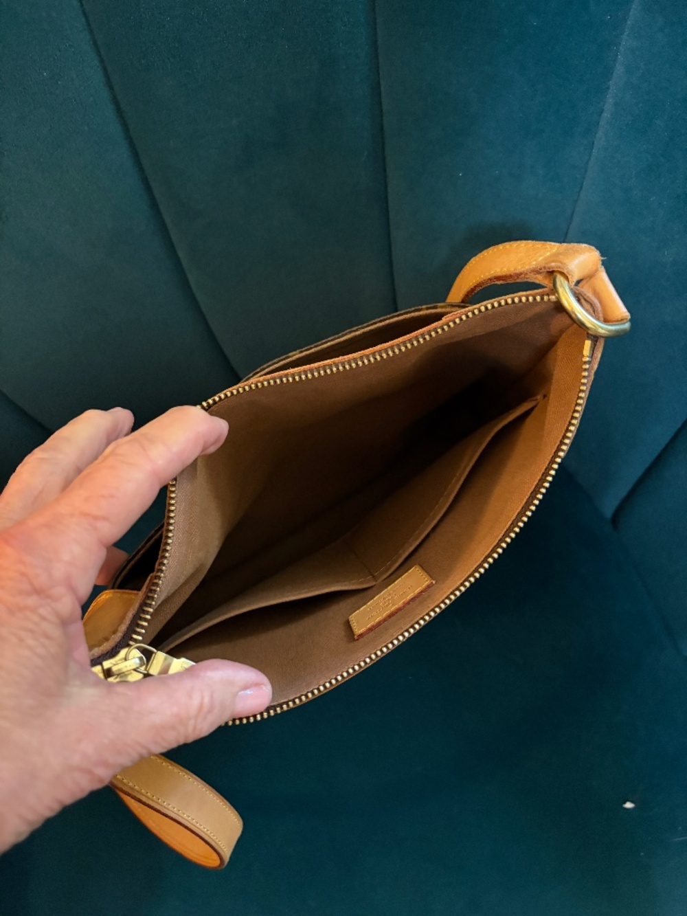 Louis Vuitton handbag - Picture 1 of 3